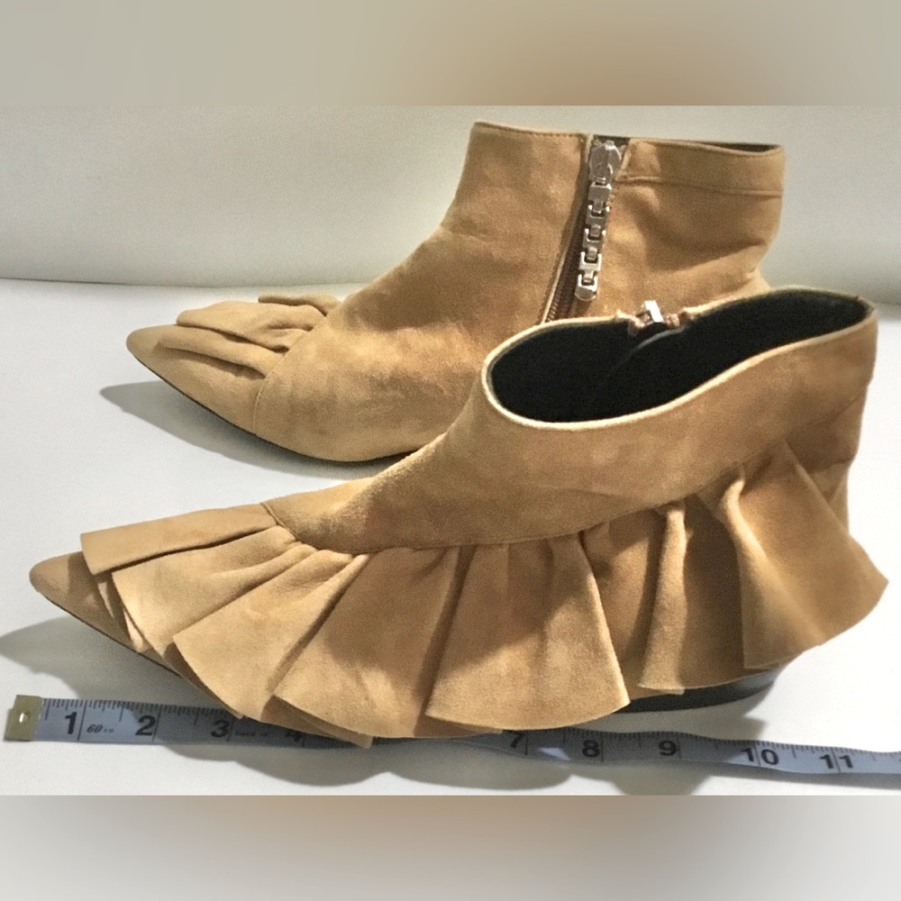 Unique Designer J.W. Anderson 🇮🇹 Ruffle Suede Ankle Booties - Picture 9 of 16
